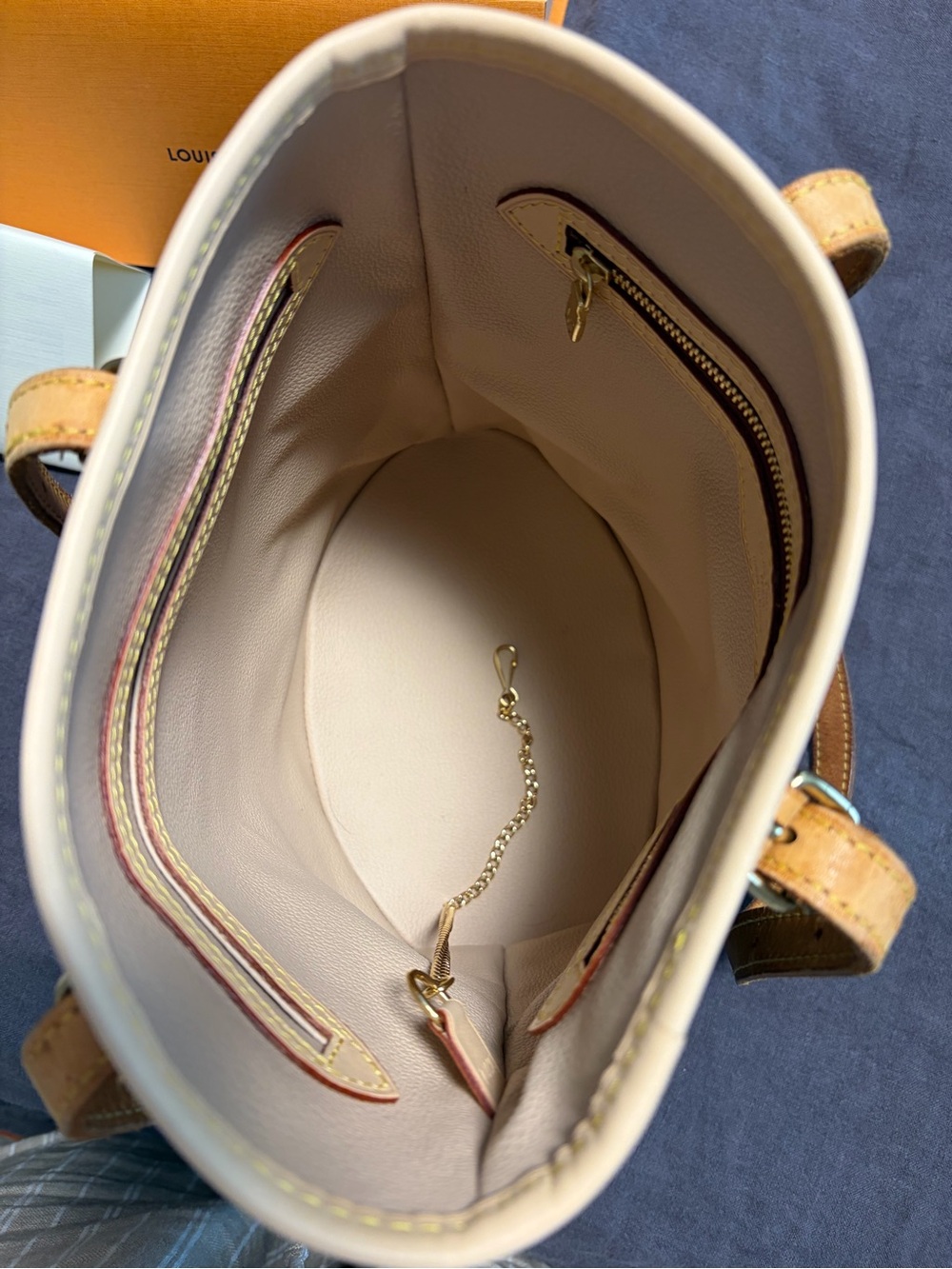 Louis Vuitton Monogram Petit Bucket Bag with Tan Leather Trim - Vintage - Picture 4 of 12